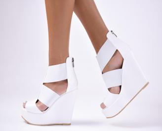 Дамски  сандали на платформа   бели