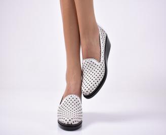 Дамски ежедневни обувки естествена кожа бели.