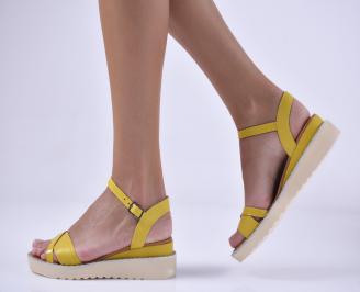 Дамски равни сандали естествена кожа жълти.