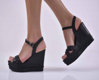 Дамски сандали на платформа черни и EOBUVKIBG