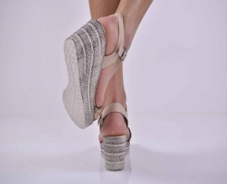 Дамски сандали на платформа бежови EOBUVKIBG