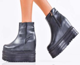Дамски боти на платформа черни EOBUVKIBG