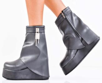 Дамски ботуши на ботуши черни EOBUVKIBG