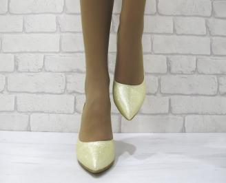 Дамски елегантни обувки  златисти