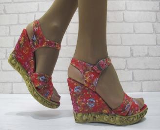 Дамски сандали на платформа шарени текстил
