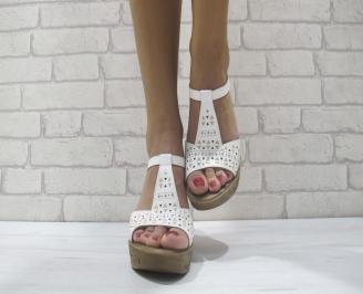 Дамски сандали на платформа бели