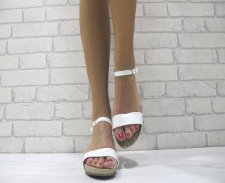 Дамски сандали на платформа  бели