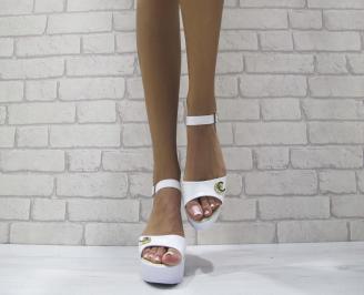 Дамски сандали на платформа еко лак бели