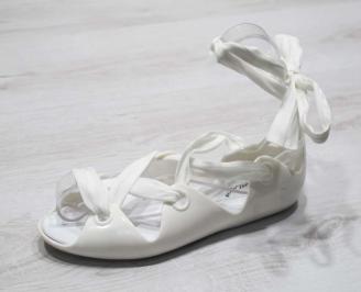 Дамски сандали бели