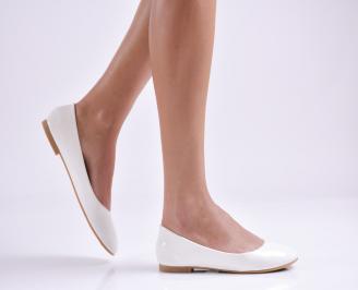 Дамски обувки равни бели
