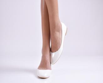 Дамски обувки равни бели