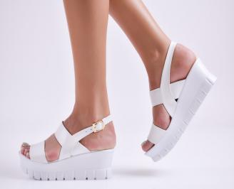 Дамски  сандали на платформа  бели