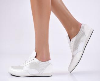 Дамски равни обувки бели
