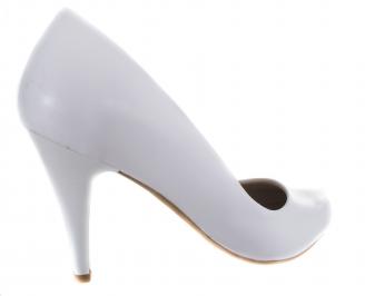 Дамски обувки на ток бели еко кожа