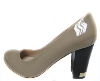 Дамски елегантни обувки на ток еко кожа/лак бежови